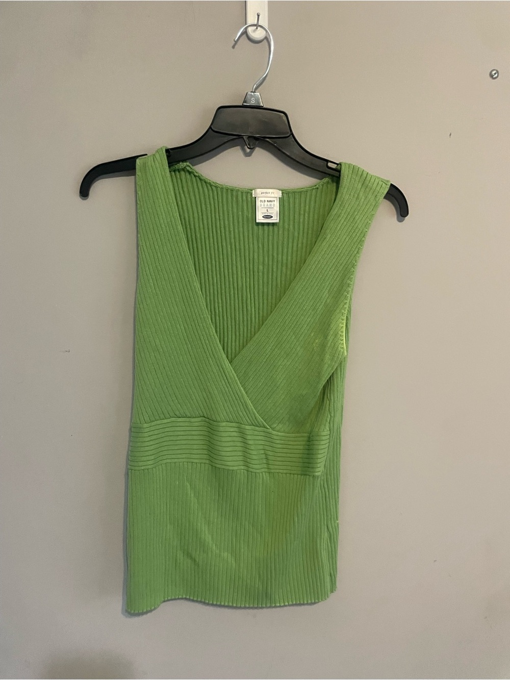 Old Navy Green Sleeveless Ribbed V-Neck Top vintage